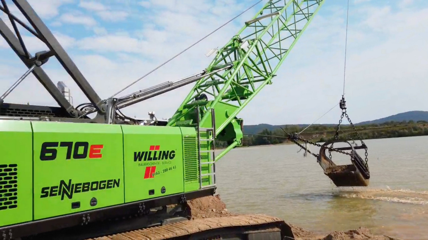 Wasserbaggern mit dem Sennebogen 670E von Gebr. Willing GmbH