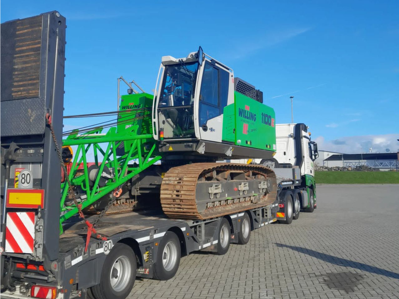 Sennebogen 1100E  von Gebr. Willing GmbH auf Transporter Starliner 