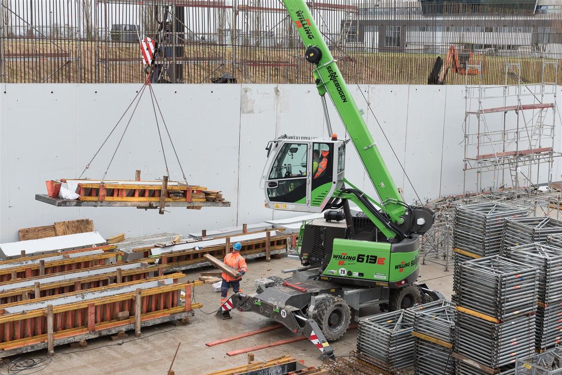 Sennebogen 613E von Gebr. Willing GmbH auf Baustelle Sennebogen 613E von Gebr. Willing GmbH auf Baustelle